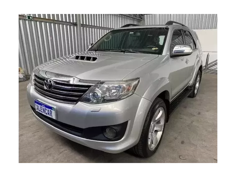 Toyota Hilux SW4 Prata 7