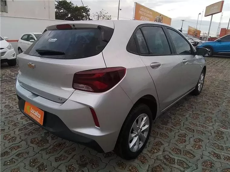 Chevrolet Onix Prata 2