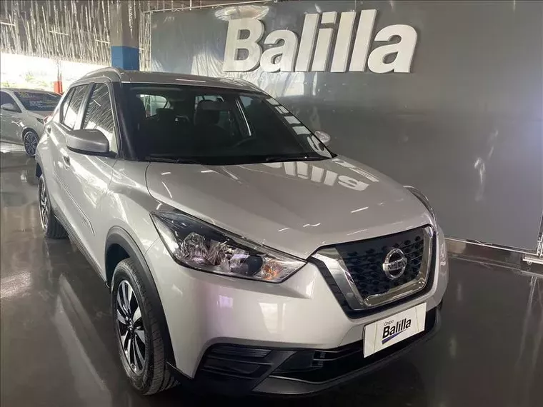 Nissan Kicks Prata 1