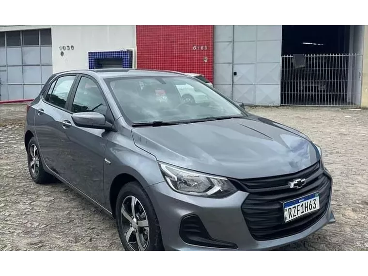 Chevrolet Onix Cinza 1