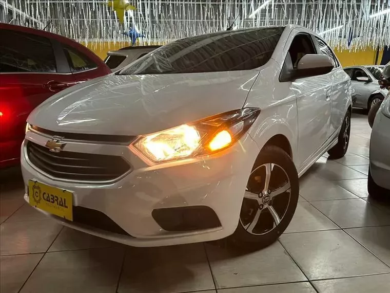 Chevrolet Onix Branco 4