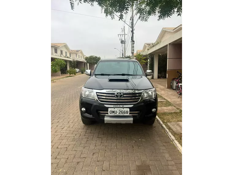 Toyota Hilux Preto 10