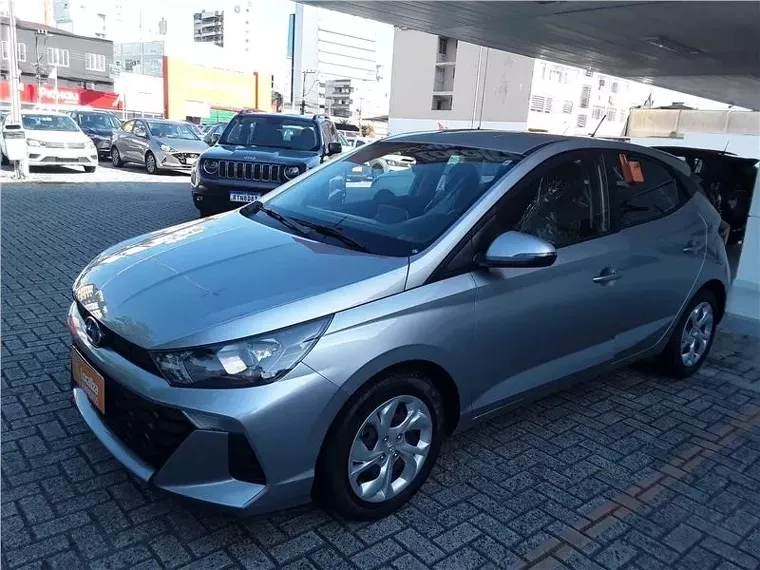 Hyundai HB20 Prata 10