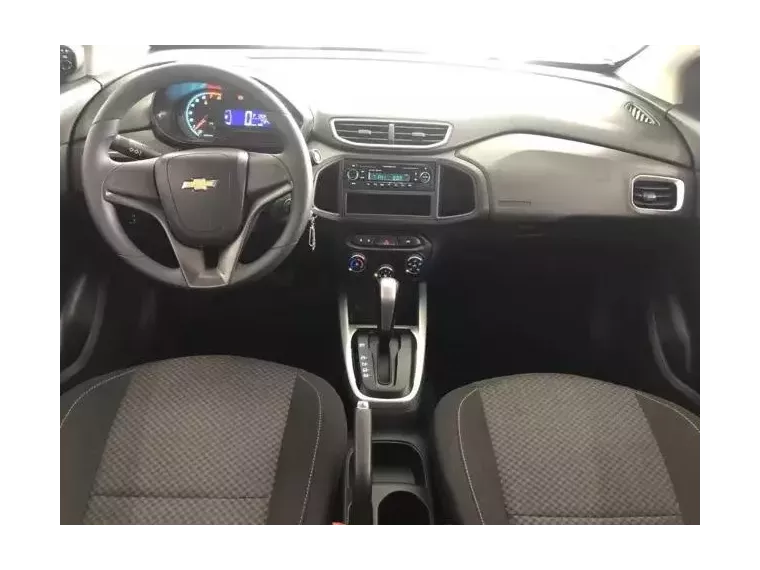 Chevrolet Prisma Branco 10