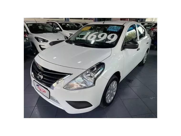 Nissan Versa Branco 9