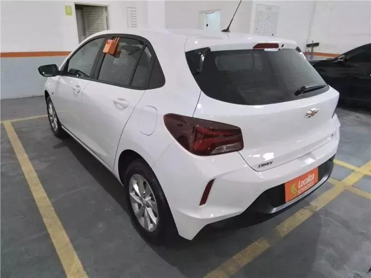 Chevrolet Onix Branco 2