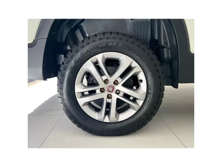 Fiat Toro Branco 12