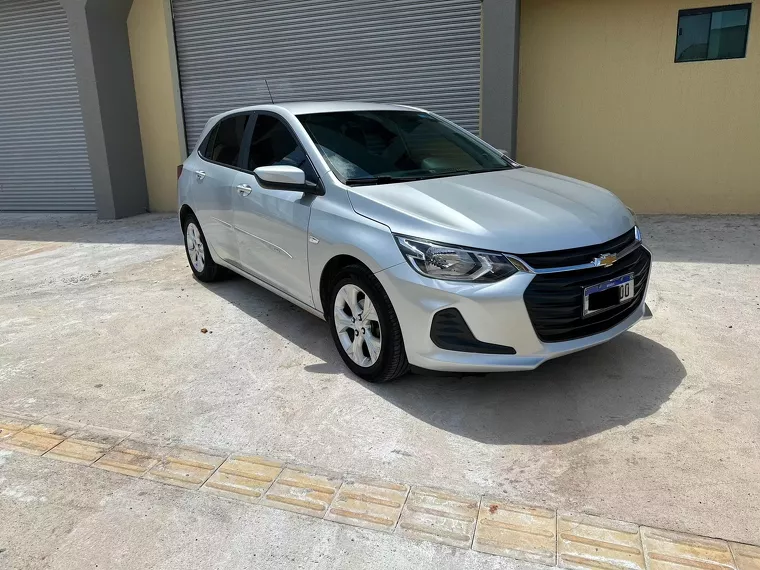 Chevrolet Onix Prata 5