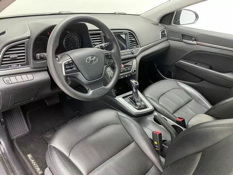 Hyundai Elantra Preto 7