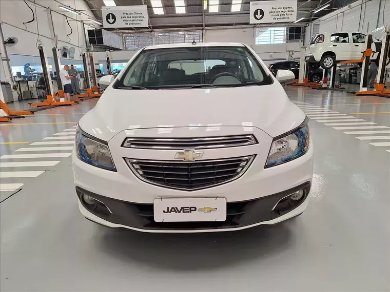 Chevrolet Onix Branco 3