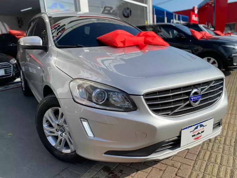 Volvo XC60 Prata 3