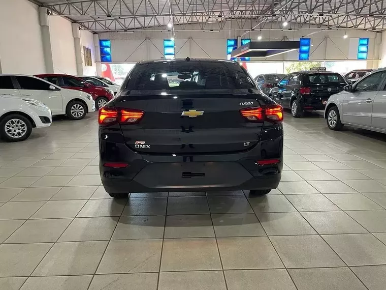 Chevrolet Onix Preto 11