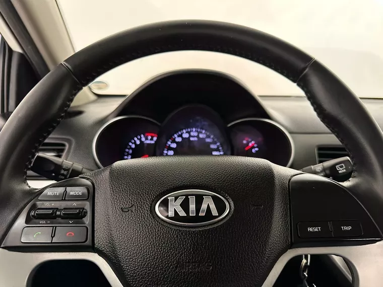 KIA Picanto Branco 2