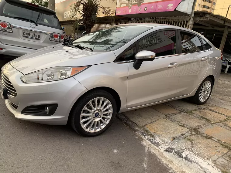 Ford Fiesta Prata 14