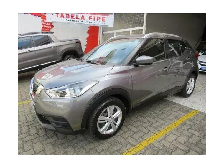 Nissan Kicks Cinza 3