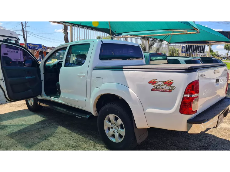 Toyota Hilux Branco 3