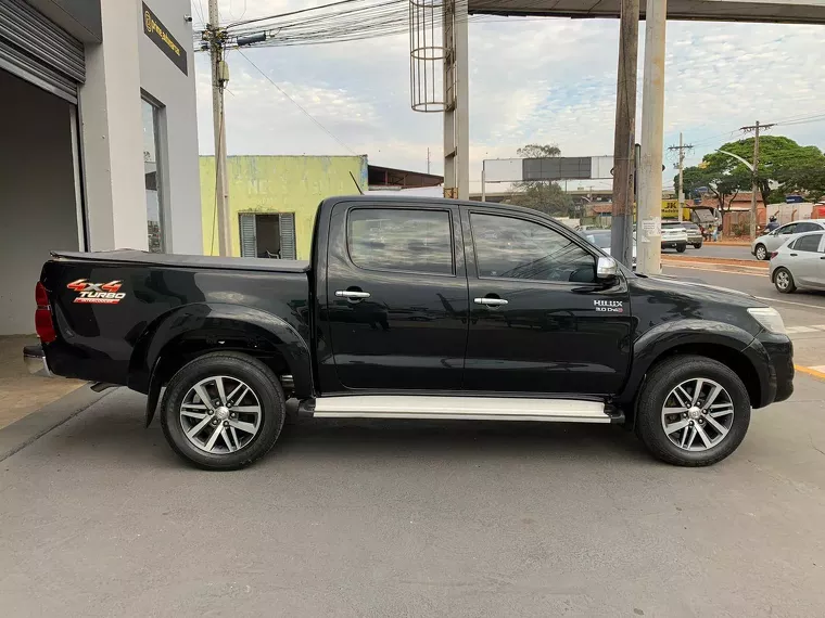 Toyota Hilux Preto 11