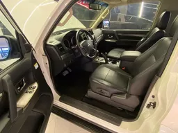 Mitsubishi Pajero Full
