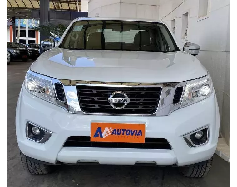 Nissan Frontier Branco 18