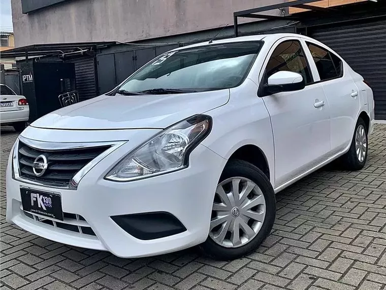 Nissan Versa Branco 5