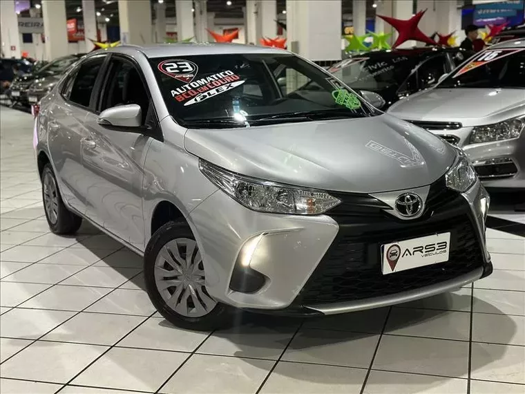 Toyota Yaris Prata 9