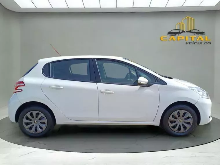 Peugeot 208 Branco 7