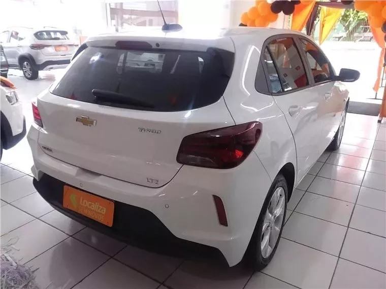 Chevrolet Onix Branco 2