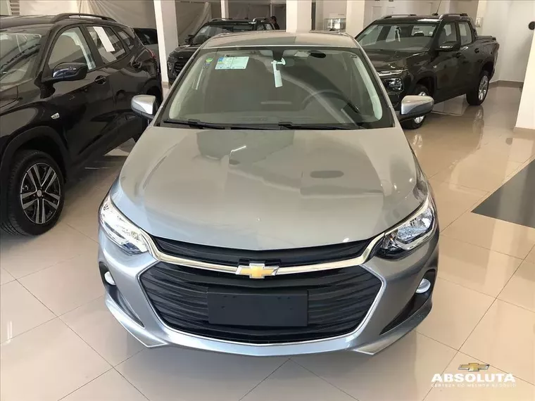 Chevrolet Onix Prata 6