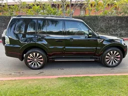 Mitsubishi Pajero Full