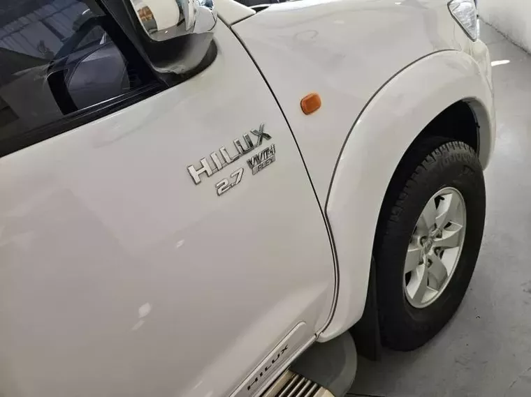 Toyota Hilux Branco 9