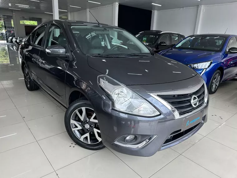 Nissan Versa Cinza 6