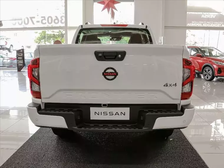 Nissan Frontier Branco 11