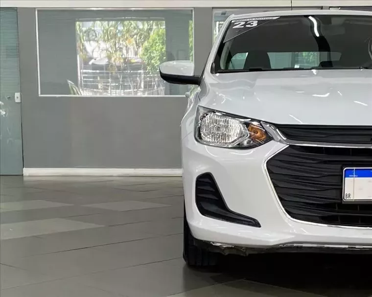 Chevrolet Onix Branco 3