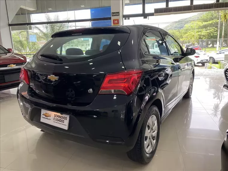 Chevrolet Onix Preto 11