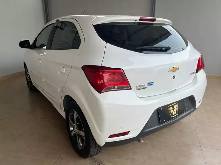 Chevrolet Onix Branco 6