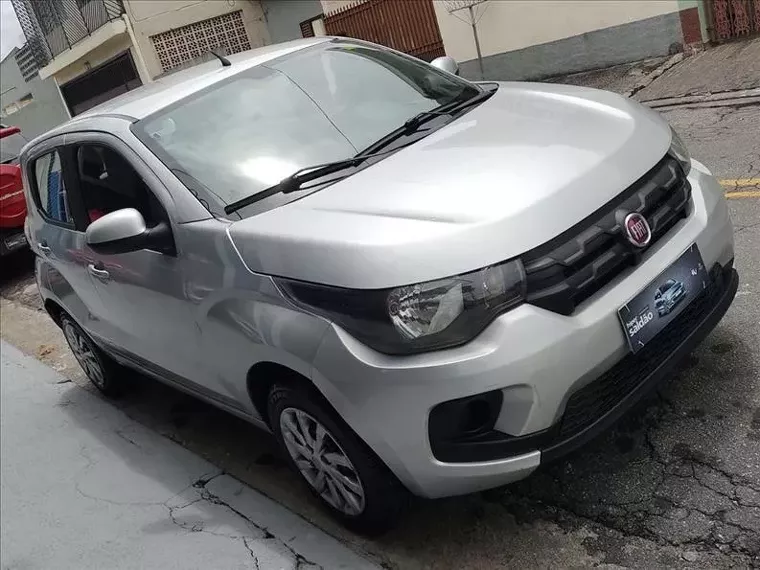 Fiat Mobi Prata 5