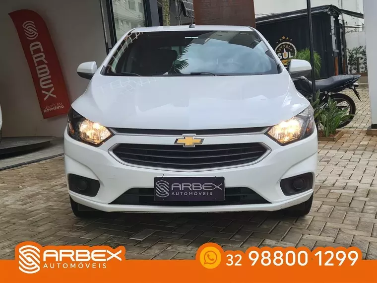 Chevrolet Onix Branco 10