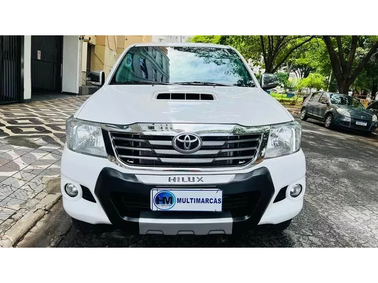 Toyota Hilux Branco 7