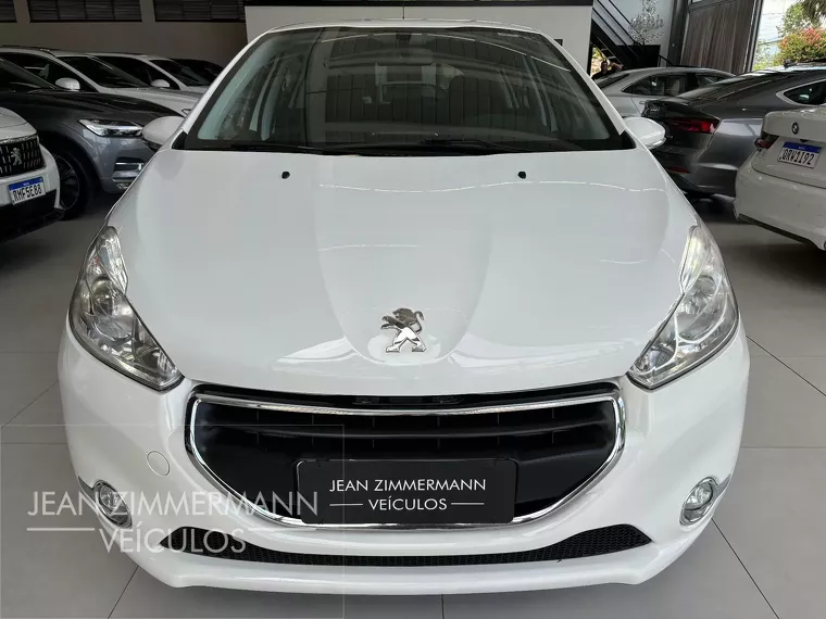 Peugeot 208 Branco 8