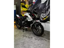 Bajaj Dominar