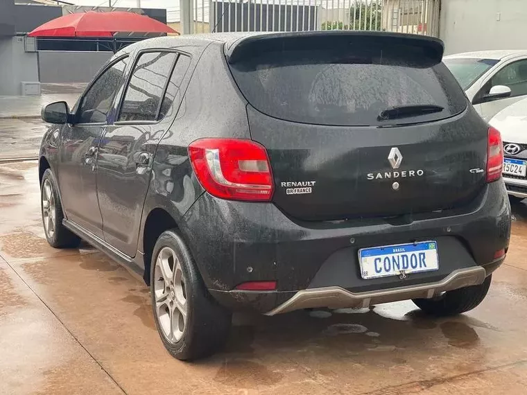 Renault Sandero Preto 4