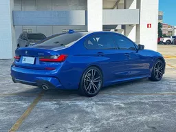 BMW 330i