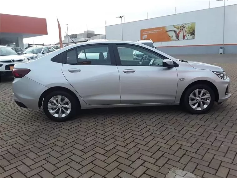 Chevrolet Onix Prata 9