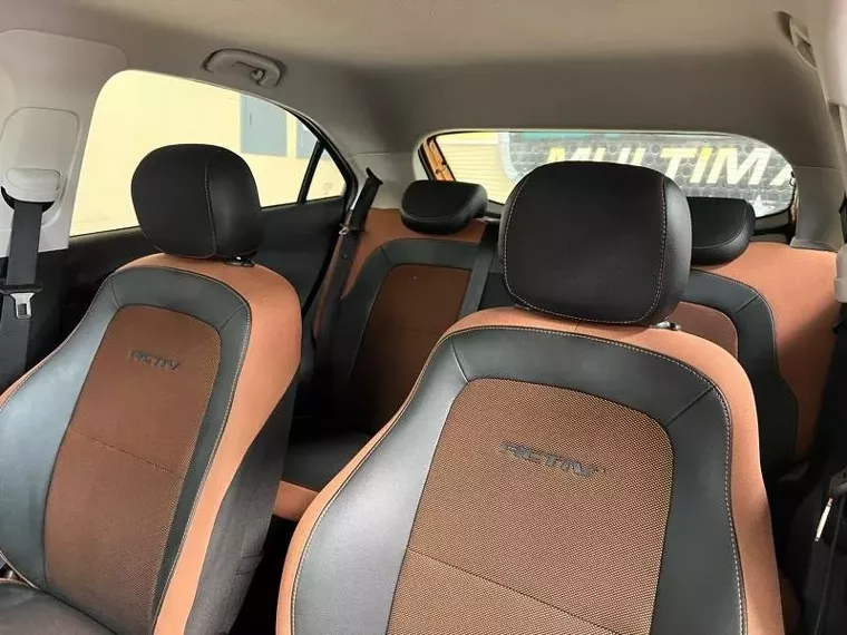 Chevrolet Onix Laranja 10