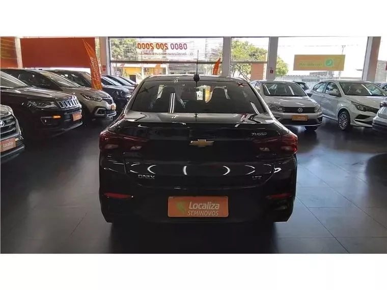 Chevrolet Onix Preto 6