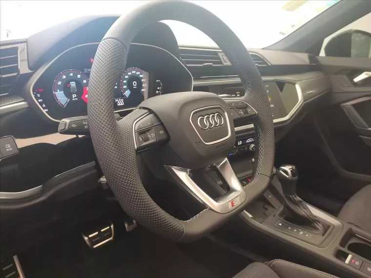 Audi Q3 Preto 12