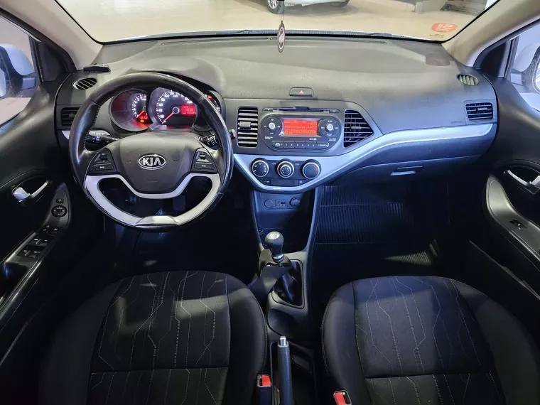 KIA Picanto Branco 17