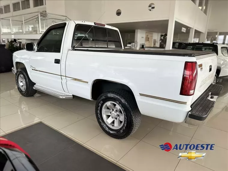 Chevrolet Silverado Branco 2