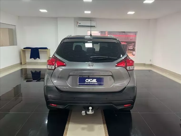 Nissan Kicks Cinza 8