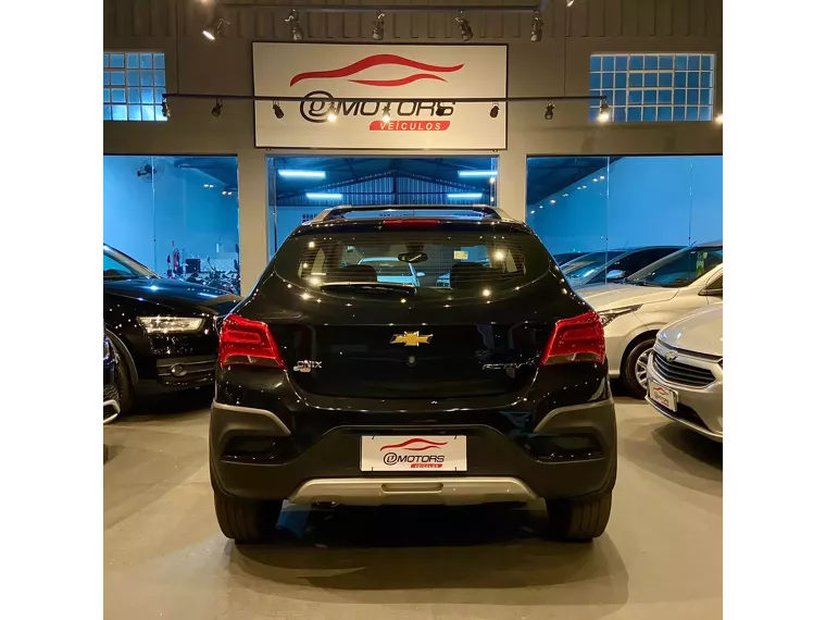 Chevrolet Onix Preto 6